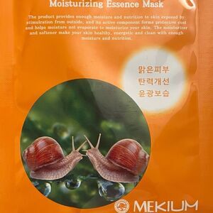 MEKIUM Snail Moisturizing Essence Sheet Mask.